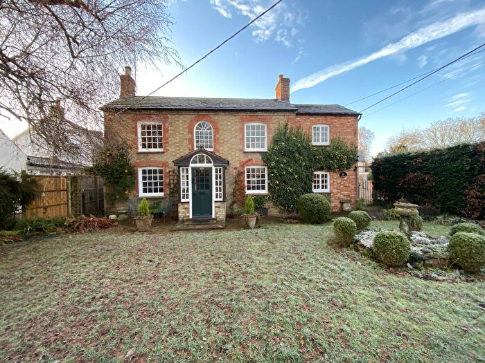 4 Bedroom Detached House For Sale In The Green, Stoke Hammond, MK17