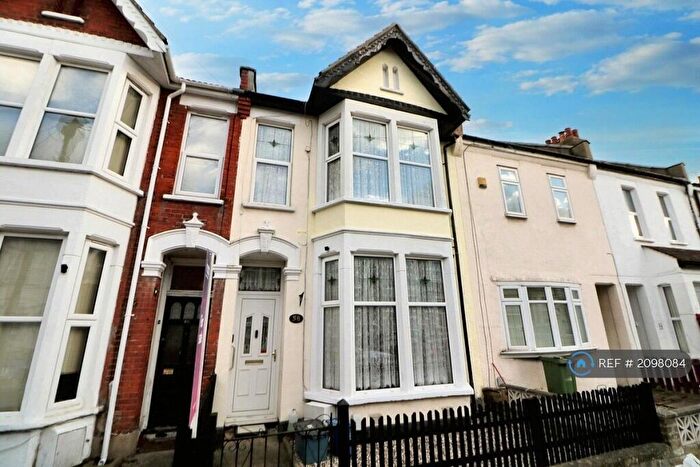 3 Bedroom Terraced House To Rent In Salisbury Avenue, Westcliff-On-Sea, SS0