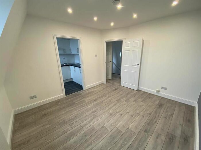 1 Bedroom Flat To Rent In Old Kent Road, London, SE1