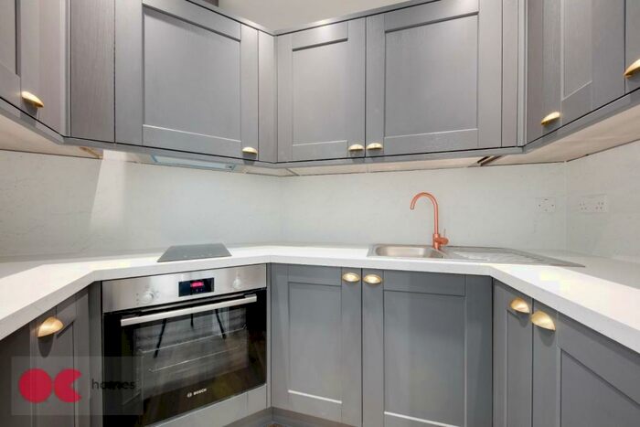 2 Bedroom Flat To Rent In Station Square, Gidea Park, Romford, RM2