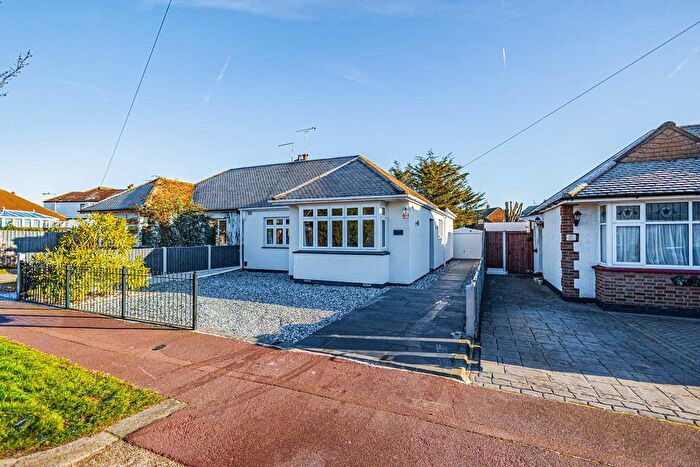 3 Bedroom Semi-Detached Bungalow For Sale In Leighcroft Gardens, Leigh-On-Sea, SS9