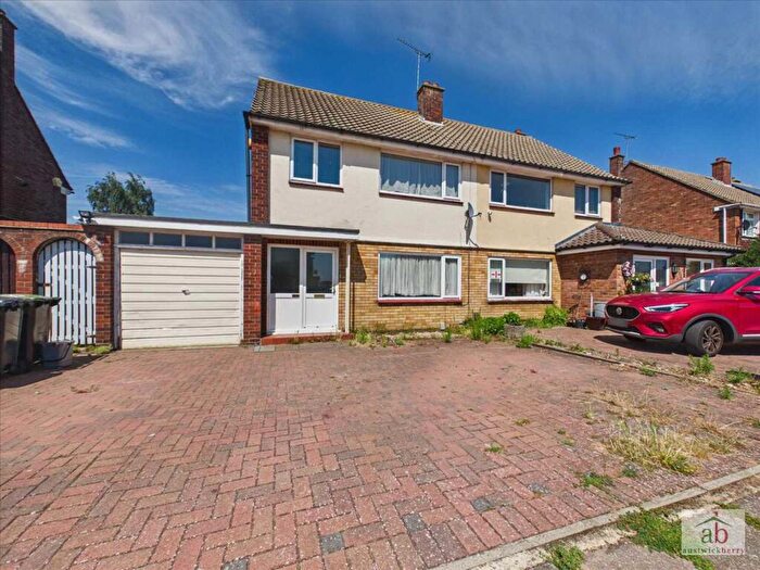 3 Bedroom Semi-Detached House For Sale In Bridport Avenue, Broke Hall, IP3