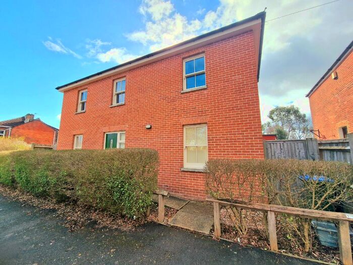 2 Bedroom Detached House To Rent In Railway View Road, St Deny's, SO17