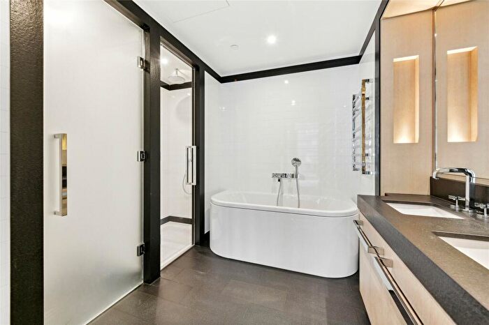 2 Bedroom Apartment To Rent In Viaduct Gardens, London, SW11