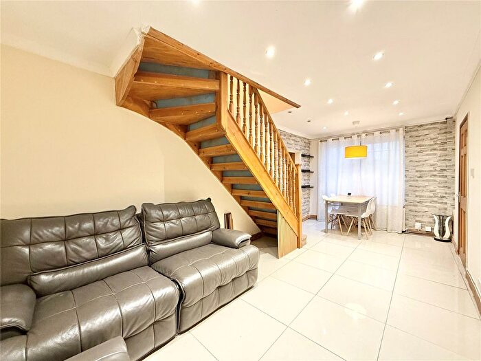 2 Bedroom Flat To Rent In Runnymede Gardens, Greenford, UB6