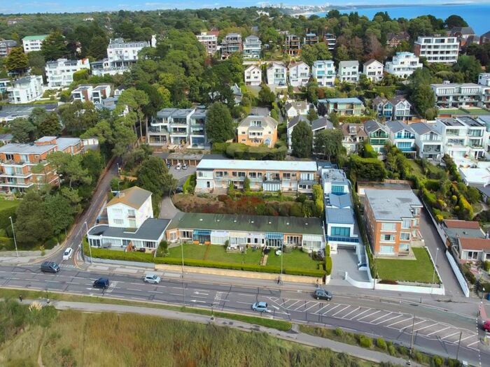 4 Bedroom Flat To Rent In Hive Gardens, Chaddesley Glen, Poole, BH13