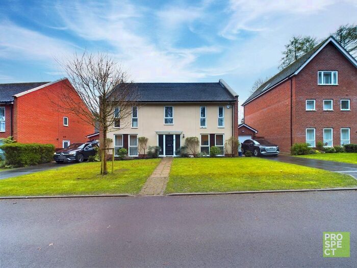 5 Bedroom Detached House To Rent In Hurricane Gate, Bracknell, Berkshire, RG12