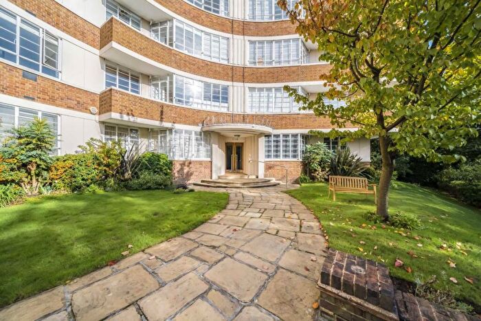 2 Bedroom Flat For Sale In Cholmeley Park, Highgate, N6