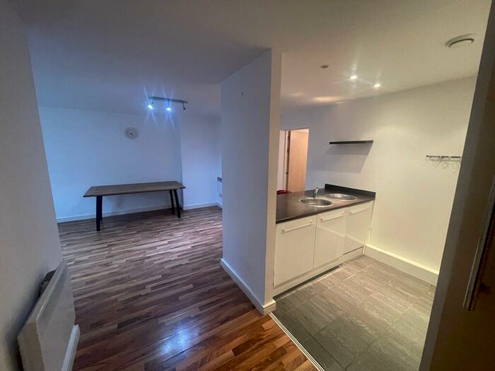 2 Bedroom Flat To Rent In Lower Ormond Street, Manchester, Greater Manchester, M1