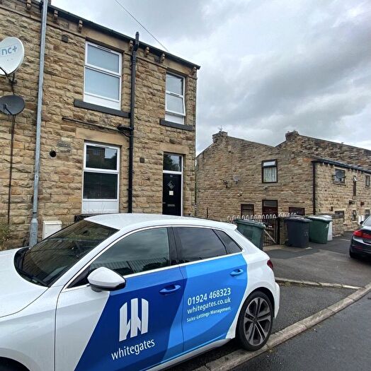 4 Bedroom Semi-Detached House To Rent In Bromley Street, Batley, WF17