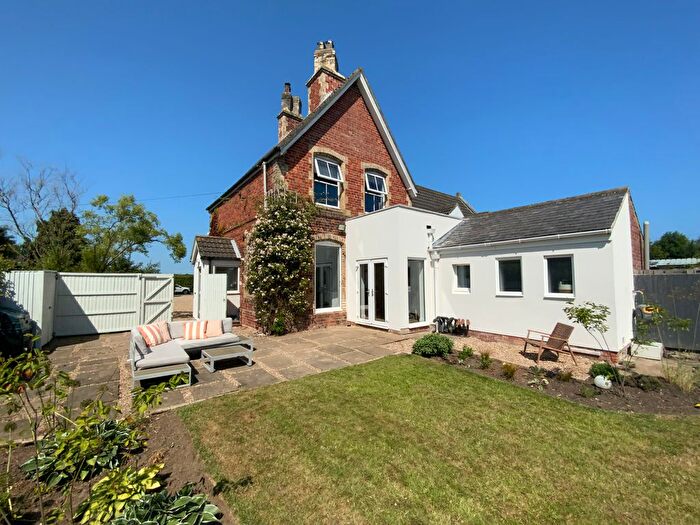 3 Bedroom Semi-Detached House For Sale In Main Street, Grimston, Hull, HU11