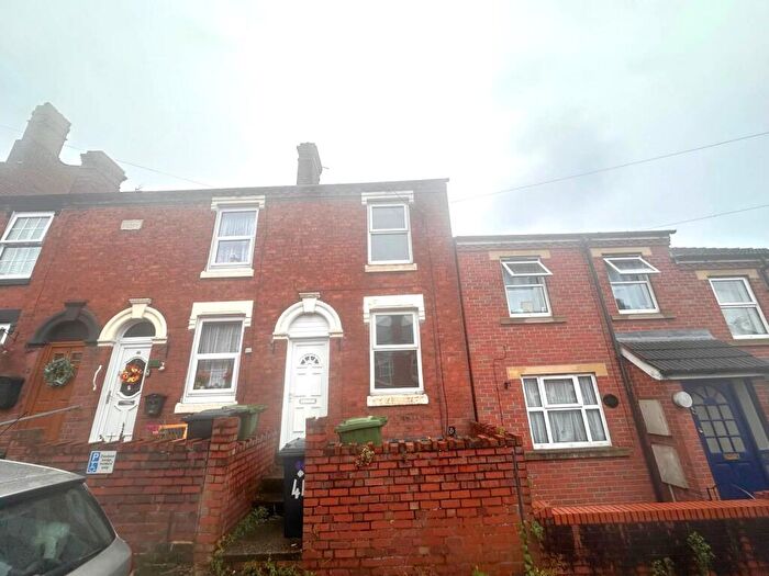 3 Bedroom House To Rent In Findon Street, Kidderminster, DY10