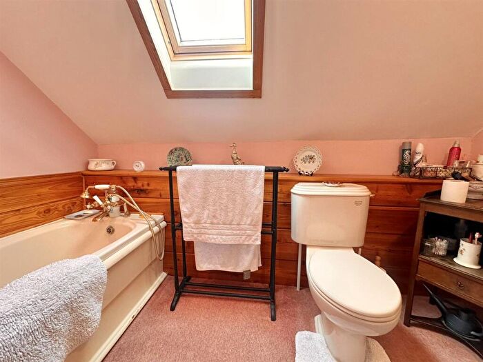3 Bedroom House For Sale In Mill Head, Bampton, Tiverton, EX16
