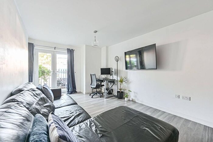 2 Bedroom Maisonette For Sale In Scotts Road, Bromley, BR1