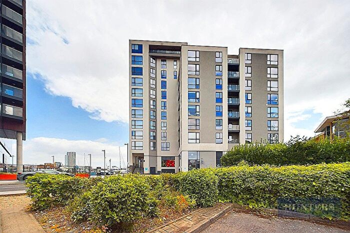 2 Bedroom Flat For Sale In Maritime Walk, Ocean Village, SO14