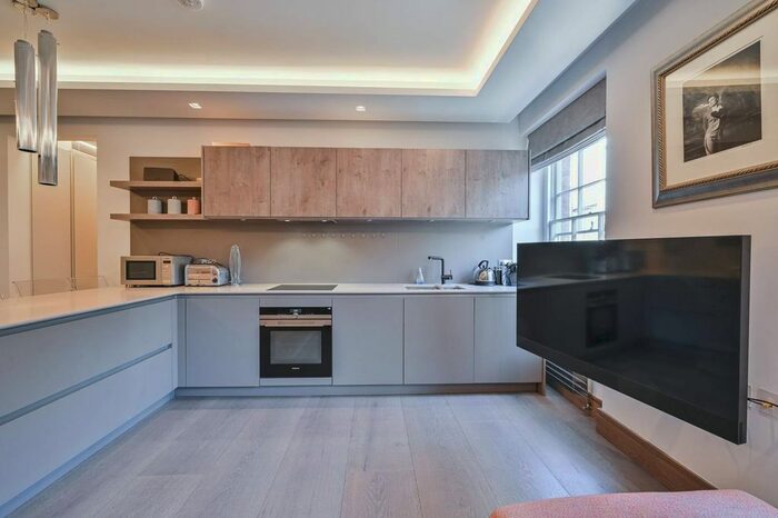2 Bedroom Flat To Rent In Sandringham Court, Soho, London, W1F