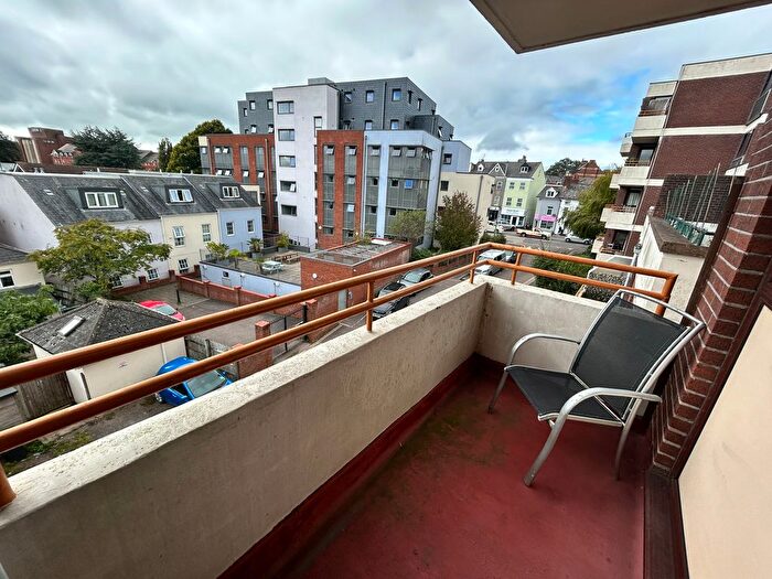 1 Bedroom Flat To Rent In Silver Lane, Exeter, EX4