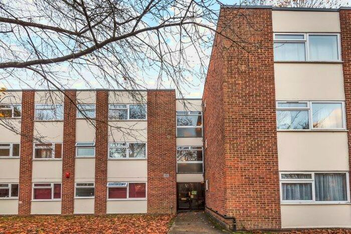 2 Bedroom Flat To Rent In Silverwood Close, Beckenham, BR3