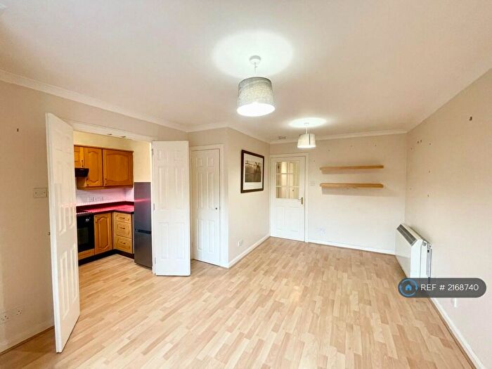 2 Bedroom Flat To Rent In Mahon Court, Moodiesburn, Glasgow, G69