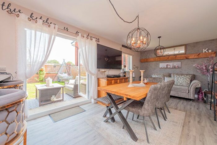 5 Bedroom Detached House For Sale In Riddles Avenue, Willaston, Nantwich, Cheshire, CW5