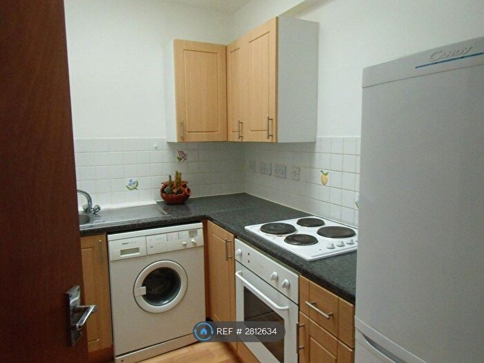 2 Bedroom Flat To Rent In Hawthornden, Manchester, M20