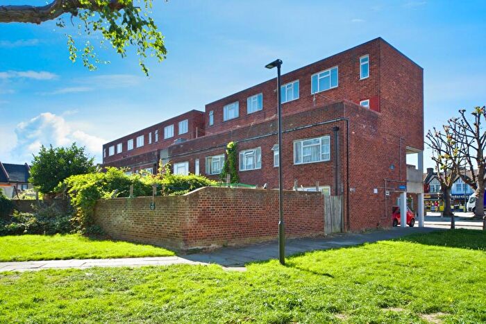 3 Bedroom Flat For Sale In Folkestone Road, London, N18