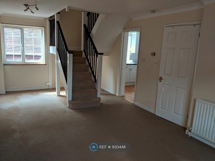 2 Bedroom Flat To Rent In High St, Shefford, SG17