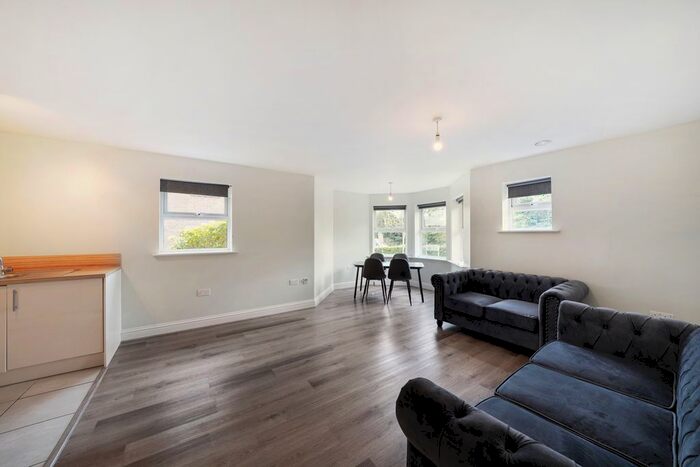 2 Bedroom Flat To Rent In Egham Hill, Egham, TW20