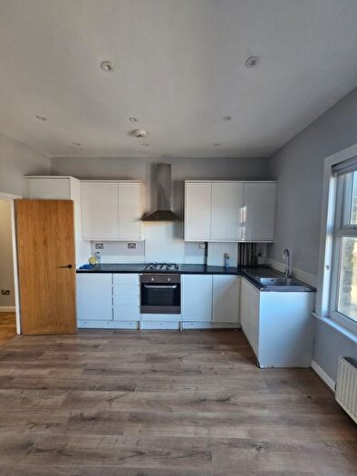 2 Bedroom Flat To Rent In Fairfield Street, London, SW18