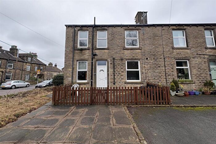 2 Bedroom End Of Terrace House To Rent In Thorncliffe Street, Huddersfield, HD3