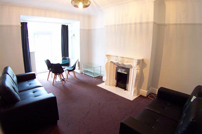 4 Bedroom Semi-Detached House To Rent In Otley Road, Leeds, LS6