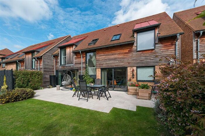 3 Bedroom Detached House For Sale In Orchard Yard, Wingham, CT3