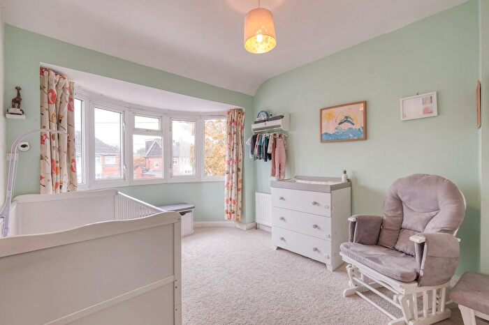 3 Bedroom Semi-detached House For Sale In Kingshurst Road, Birmingham, B31