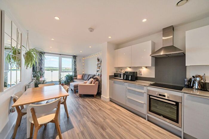 1 Bedroom Flat For Sale In Burnt Oak Broadway, Edgware, HA8