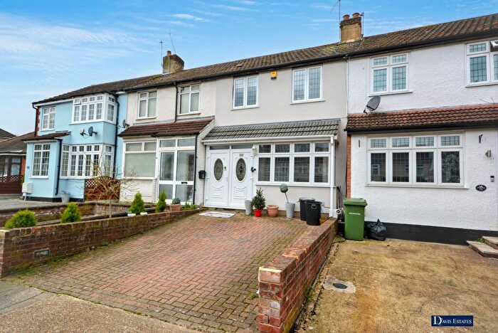 3 Bedroom Terraced House For Sale In Northumberland Avenue, Hornchurch, RM11