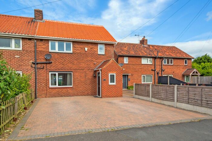 3 Bedroom Semi-Detached House For Sale In Bishops Close, Cawood, Selby, YO8