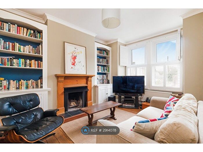 2 Bedroom Flat To Rent In Lydden Grove, London, SW18
