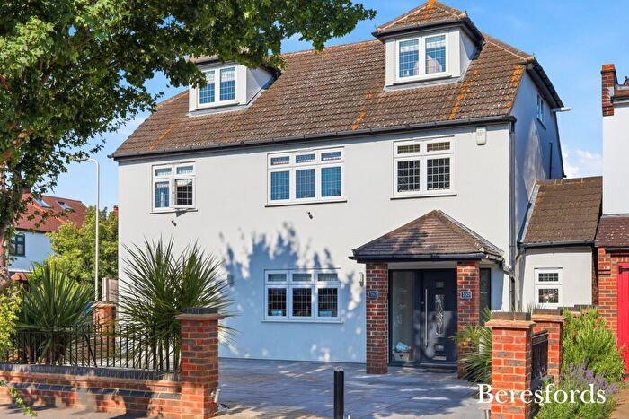 6 Bedroom Detached House For Sale In Cranston Park Avenue, Upminster, RM14