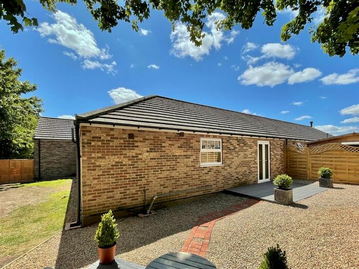 3 Bedroom Bungalow For Sale In Thirkleby Park, Thirkleby, Thirsk, YO7