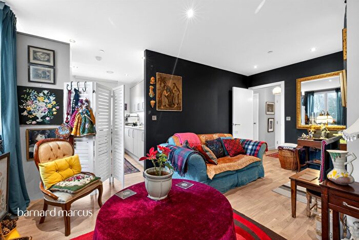 2 Bedroom Flat For Sale In Peckham High Street, London, SE15