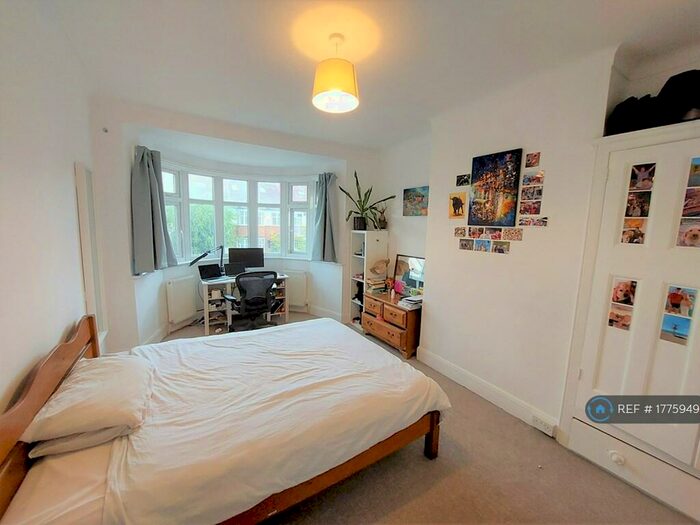4 Bedroom Semi-Detached House To Rent In Leigh Gardens, London, NW10