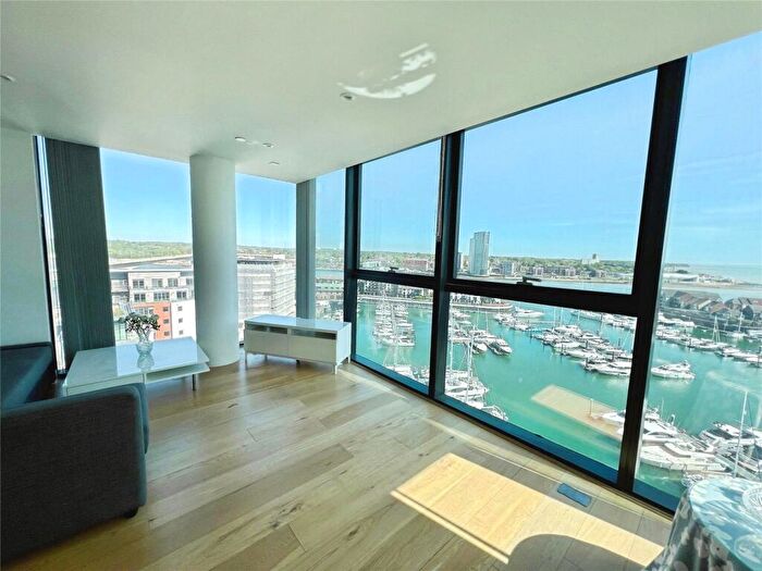 3 Bedroom Flat To Rent In Ocean Way, Southampton, Hampshire, SO14