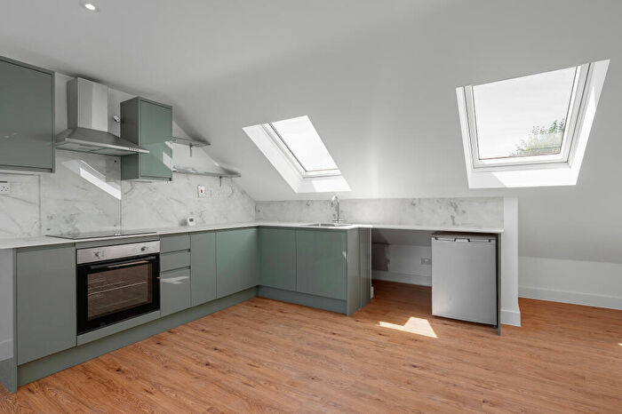3 Bedroom Flat To Rent In Russell Road, London, N13