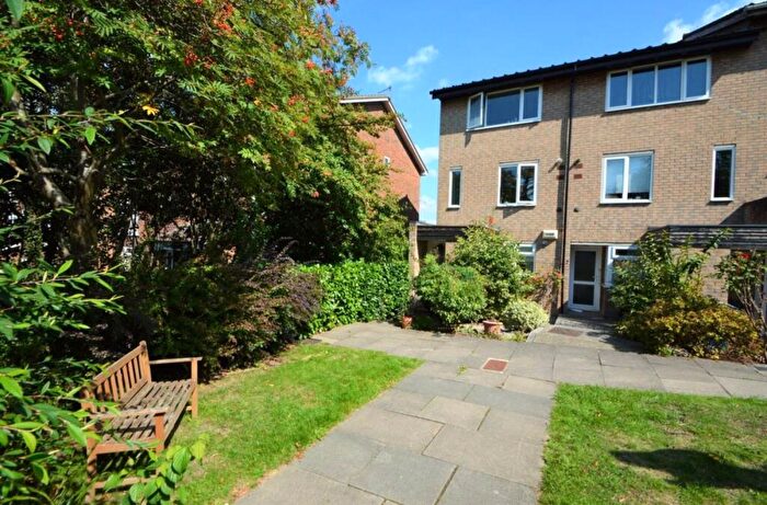 2 Bedroom End Of Terrace House To Rent In Chepstow Rise, Croydon, CR0