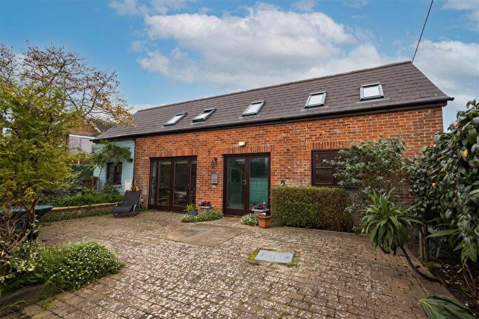 2 Bedroom Barn Conversion To Rent In The Square, Freshwater Bay, PO40