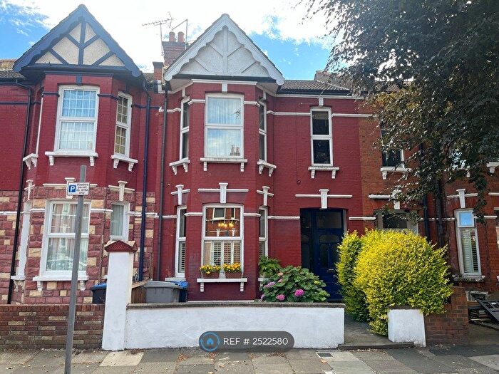 3 Bedroom Flat To Rent In Newton Road, London, NW2