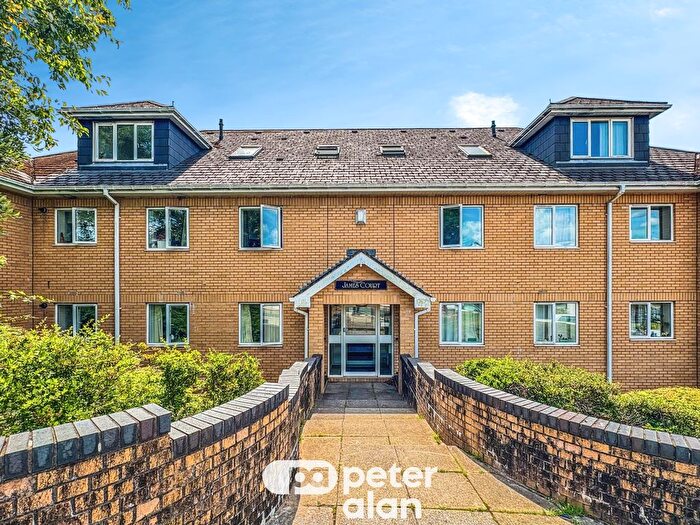 2 Bedroom Flat To Rent In Claerwen Drive, Cyncoed, Cardiff, CF23