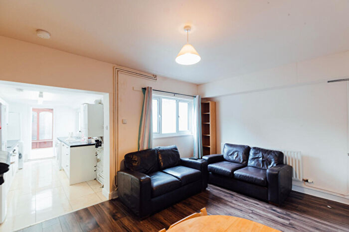 4 Bedroom House To Rent In Wellington Street, Lincoln, LN1