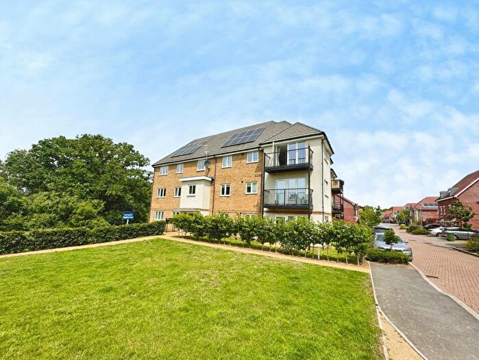 2 Bedroom Apartment For Sale In Ellwood Fields, Binfield, Bracknell, RG42