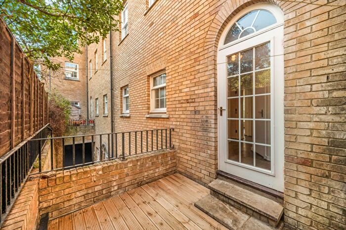 2 Bedroom Flat To Rent In Elizabeth Square, Surrey Quays, SE16